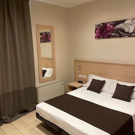 Hotel San Biagio Milan Bagian luar foto