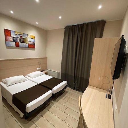Hotel San Biagio Milan Bagian luar foto