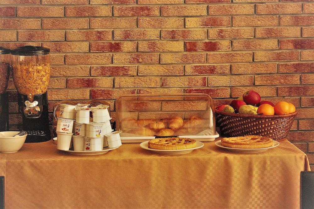 Hotel San Biagio Milan Bagian luar foto