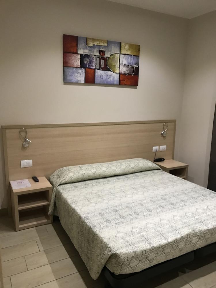 Hotel San Biagio Milan Bagian luar foto
