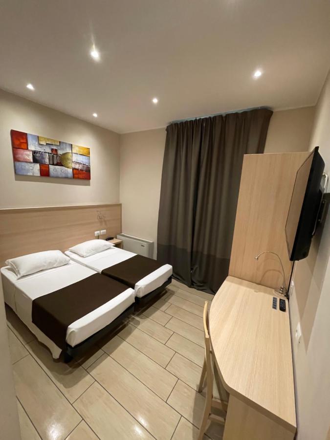 Hotel San Biagio Milan Bagian luar foto