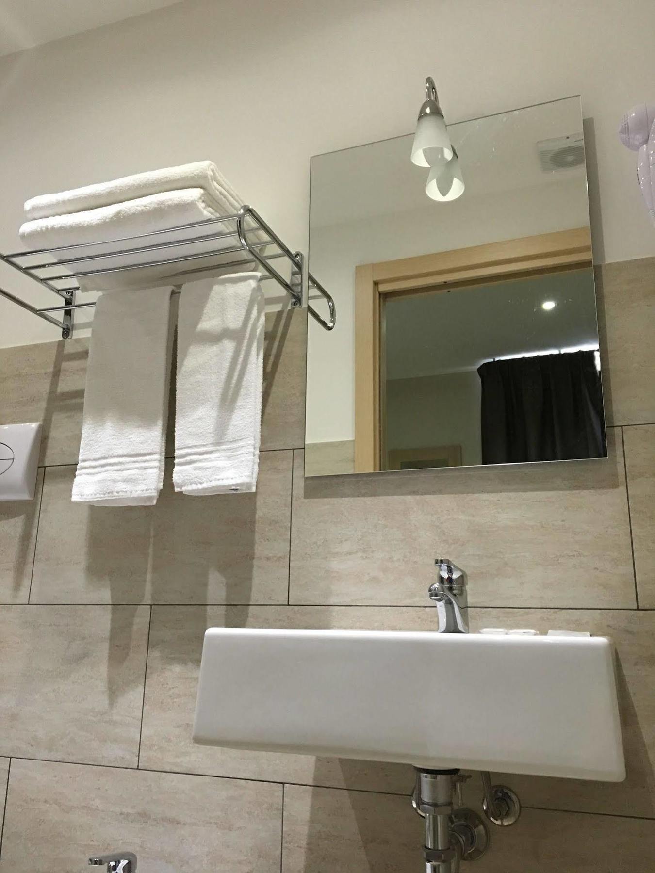 Hotel San Biagio Milan Bagian luar foto