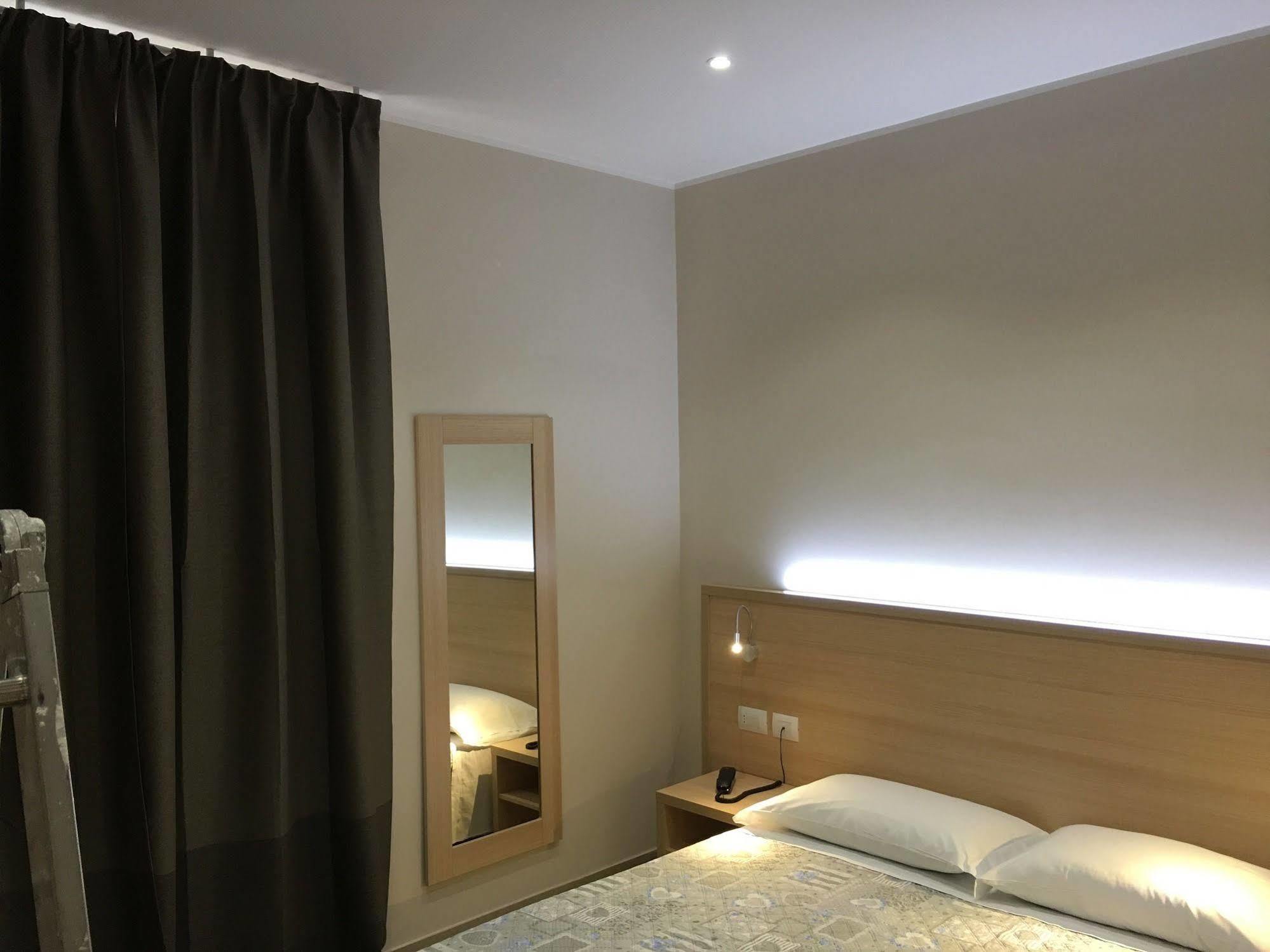 Hotel San Biagio Milan Bagian luar foto