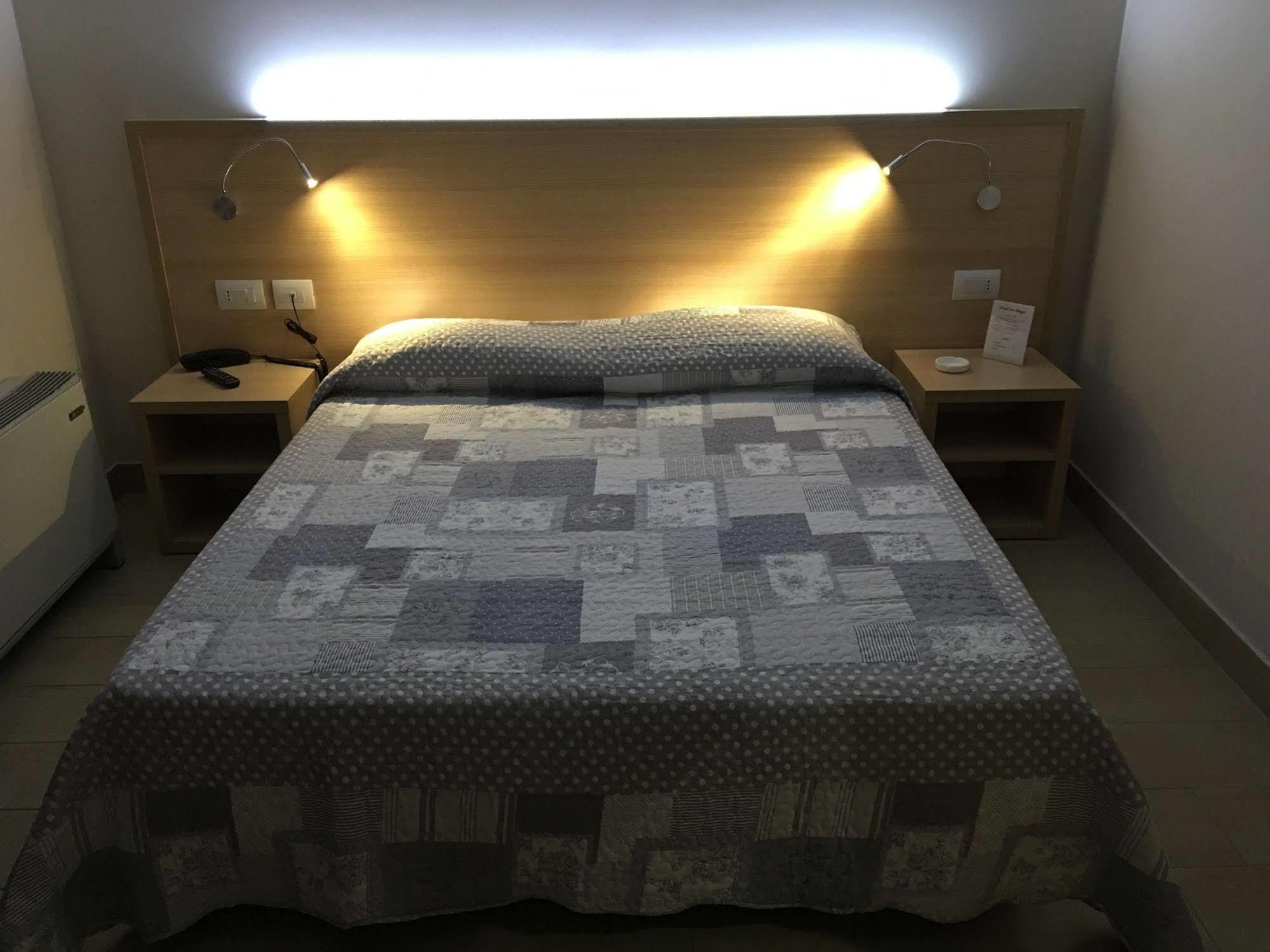 Hotel San Biagio Milan Bagian luar foto
