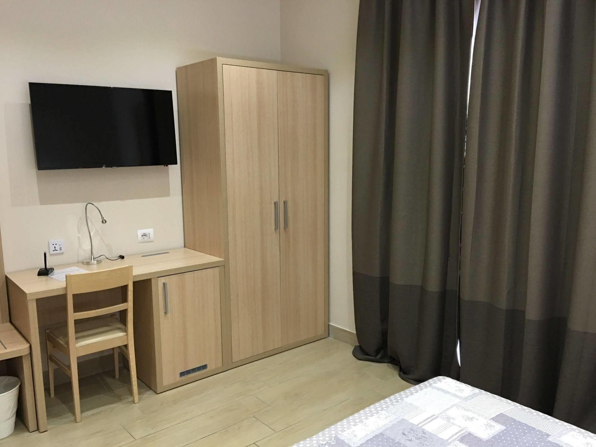 Hotel San Biagio Milan Bagian luar foto