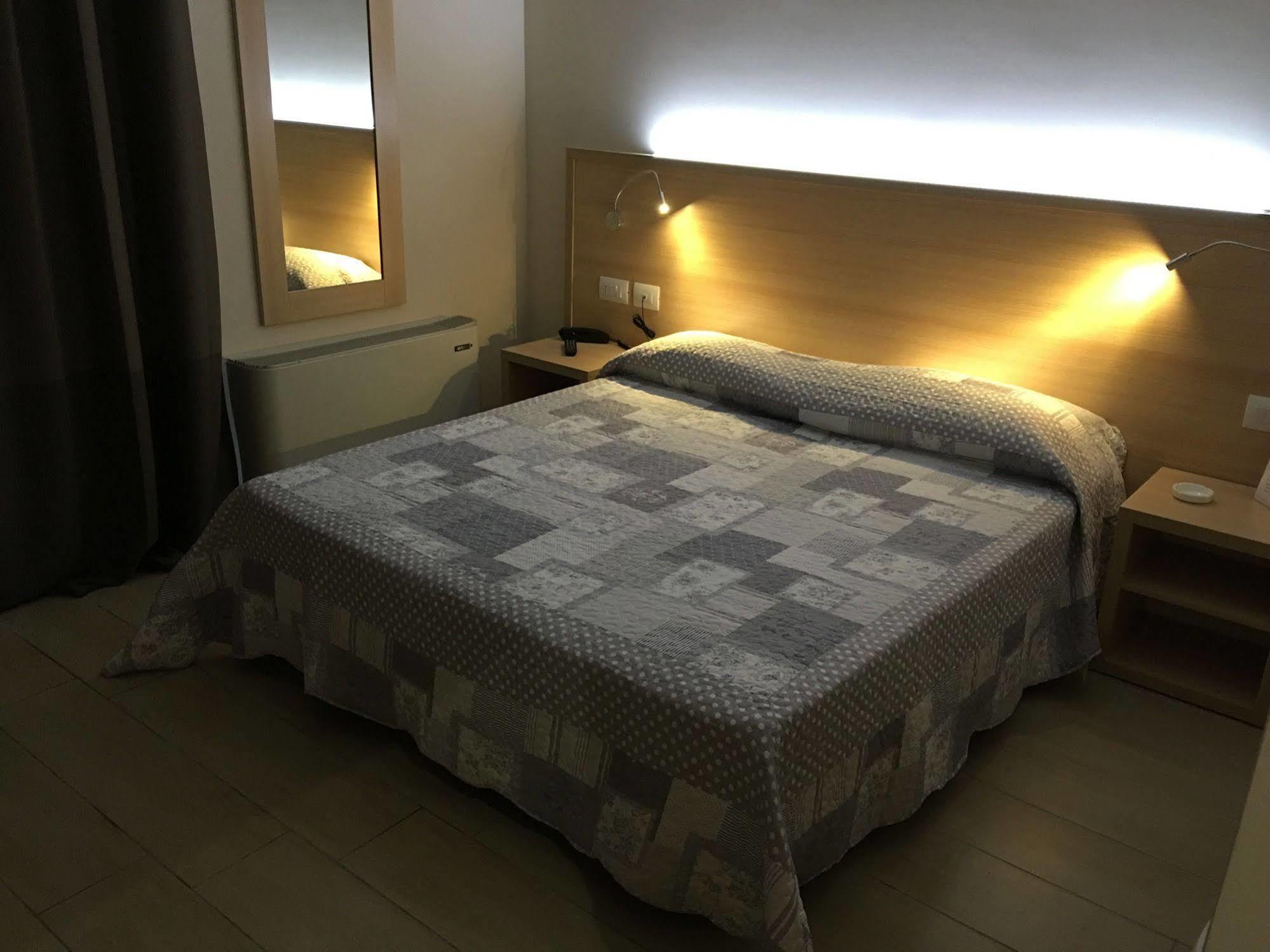Hotel San Biagio Milan Bagian luar foto